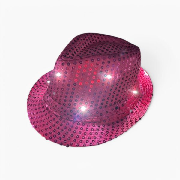 HA02PIN-chapeau-lumineux-trilby-sequins-rose-Photoroom